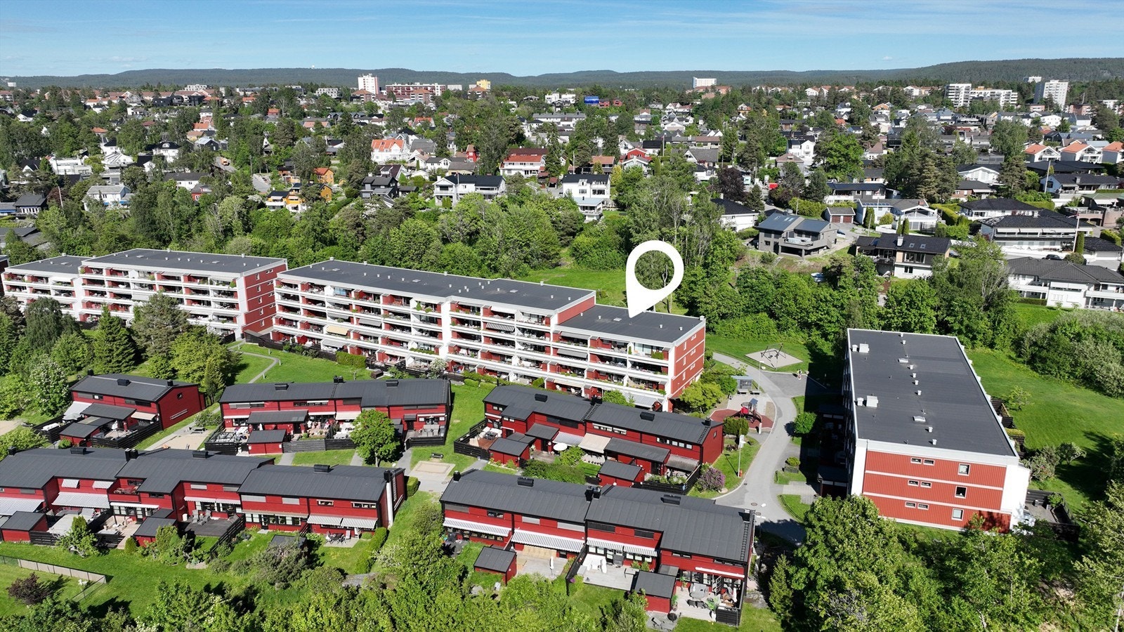 Borettslaget er omkranset av store, grønne friarealer. Galleribilde