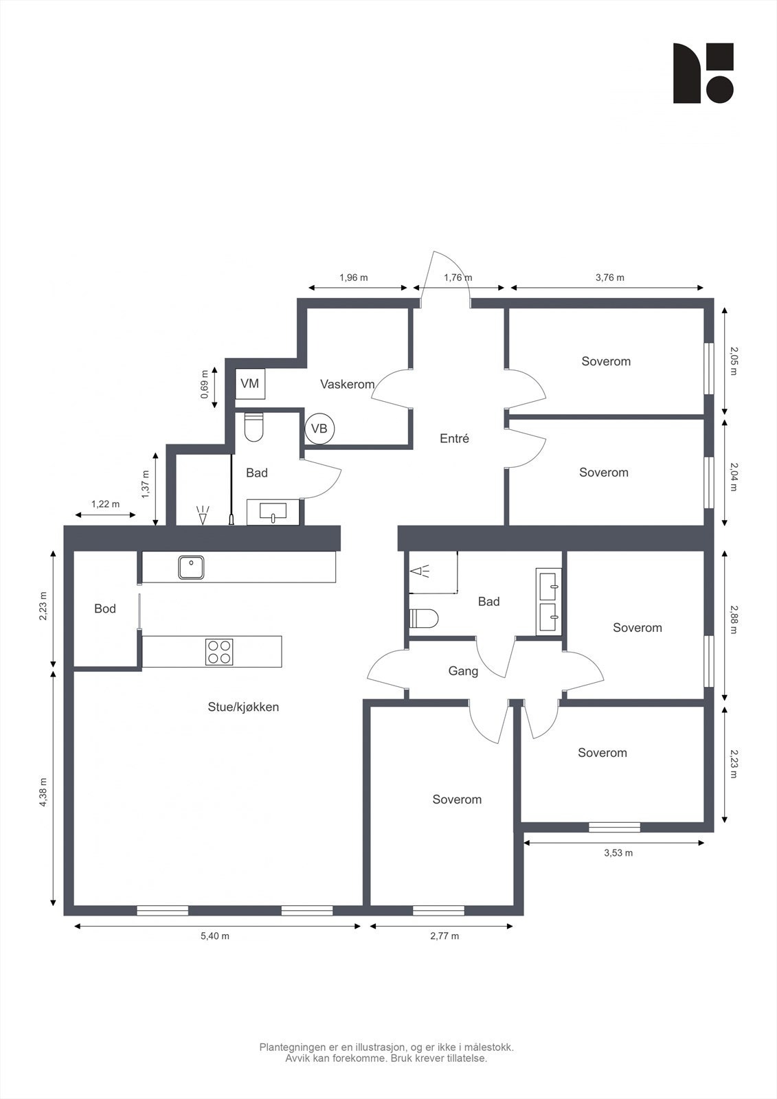 Planløsningen er arealeffektiv og innholdsrik, med fem soverom, to bad og et separat vaskerom. Galleribilde