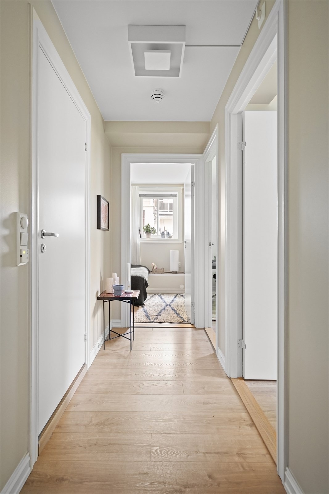 En egen gang leder til flere av soverommene og det ene badet. Galleribilde