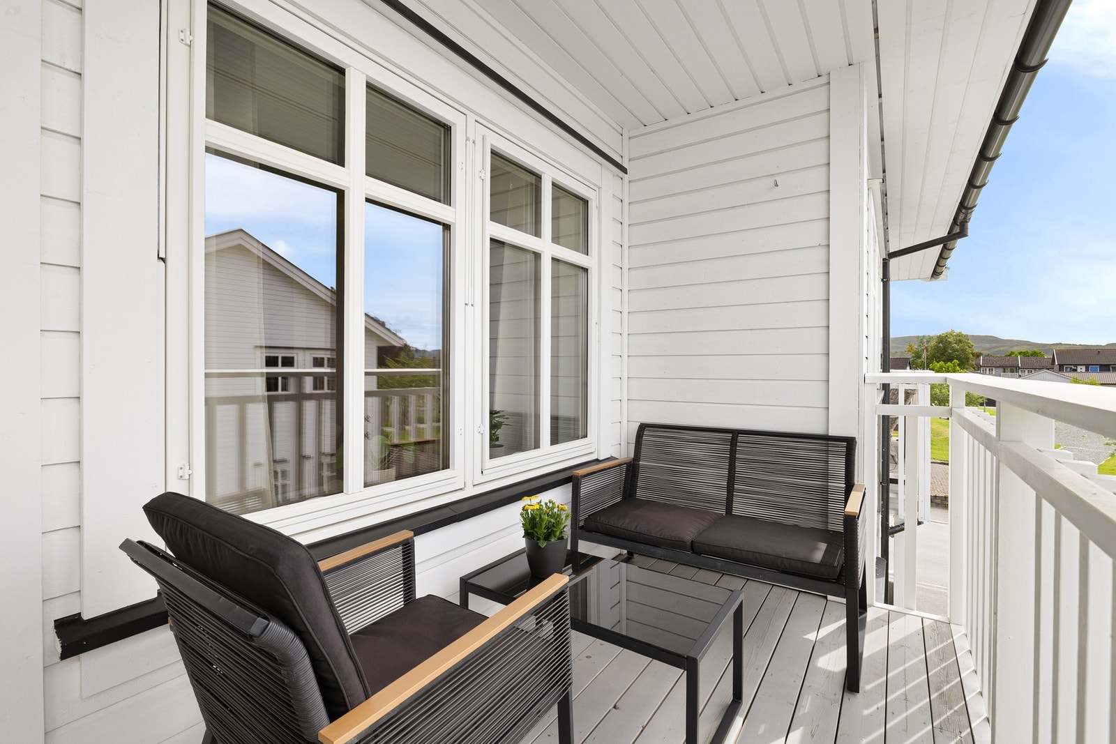 Balkongen er vestvendt og har meget gode solforhold. Galleribilde