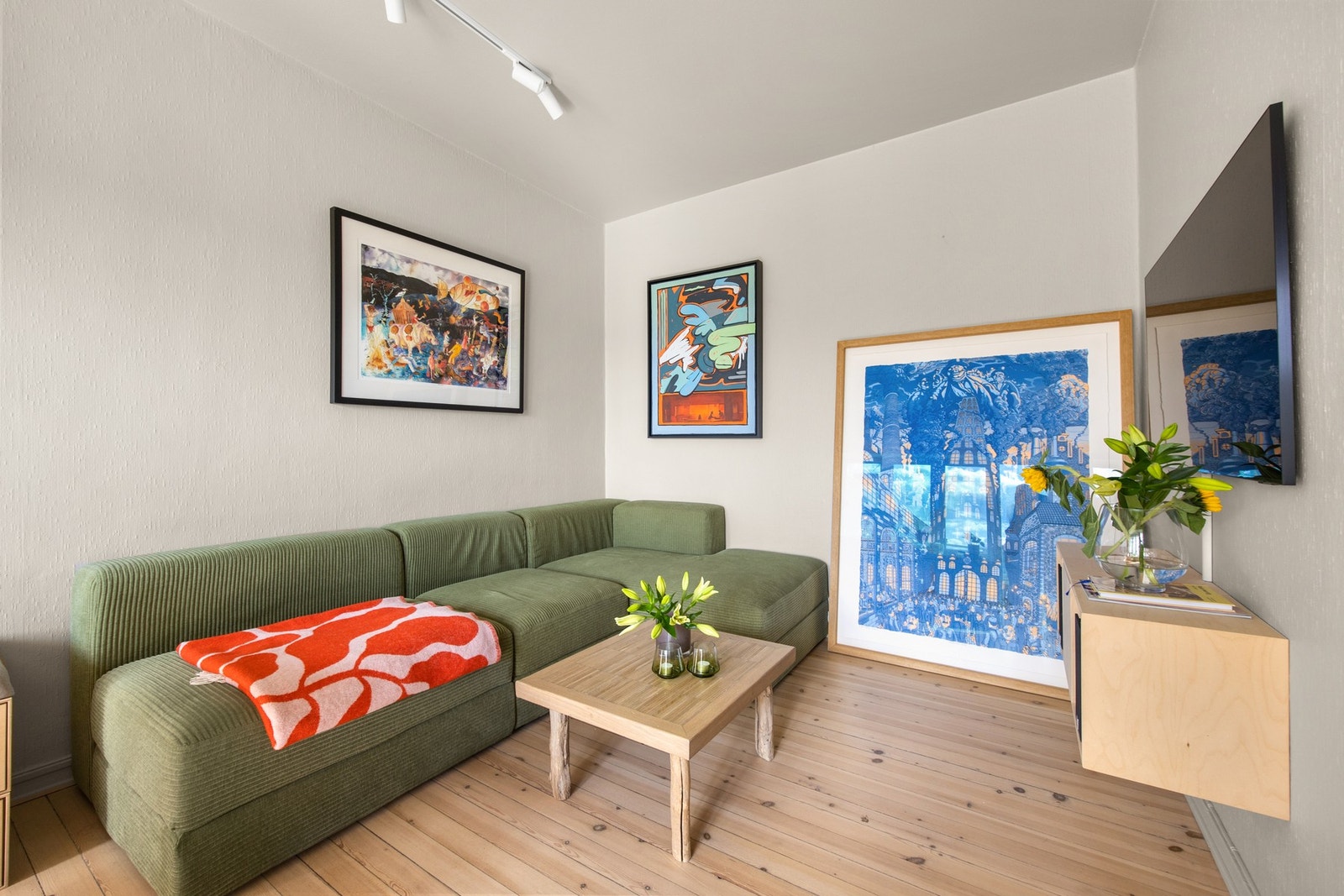 Naturlig plass til sofa og tv-møblement Galleribilde