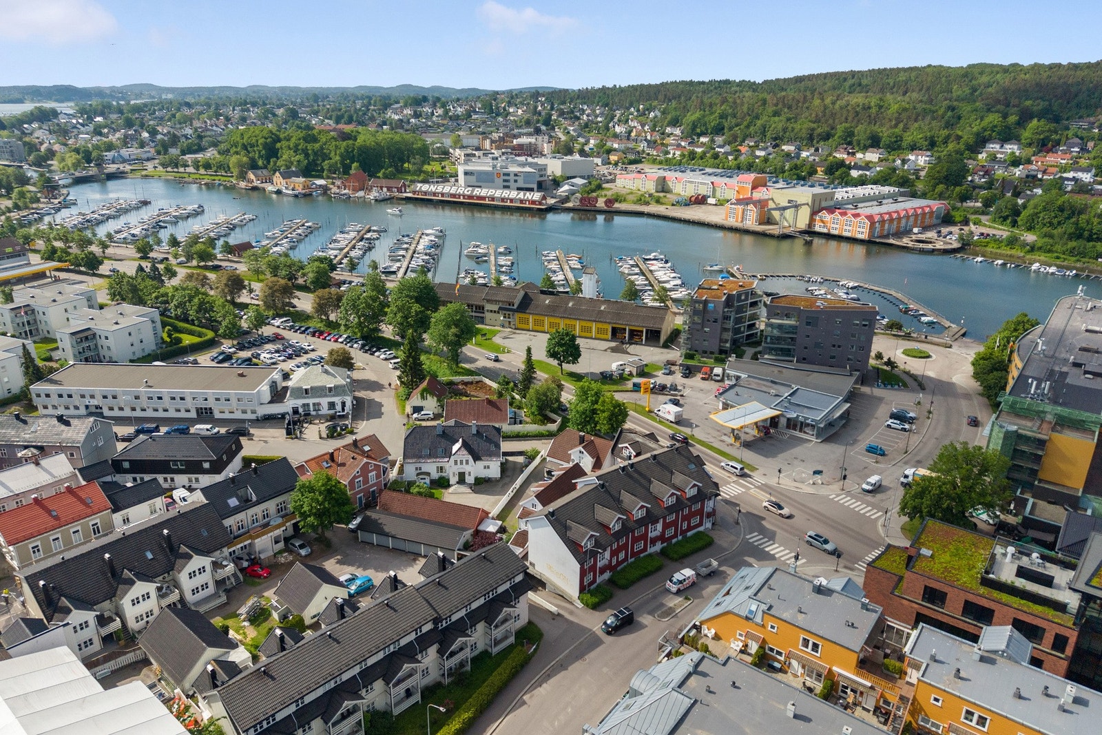 Fra leiligheten er det kort vei til flere flotte tur- og rekreasjonsområder. Det er ca. 2 km til Tønsberg stadion som er et godt utgangspunkt for fine rekreasjonsmuligheter i Frodeåsen både sommer og vinter. Galleribilde