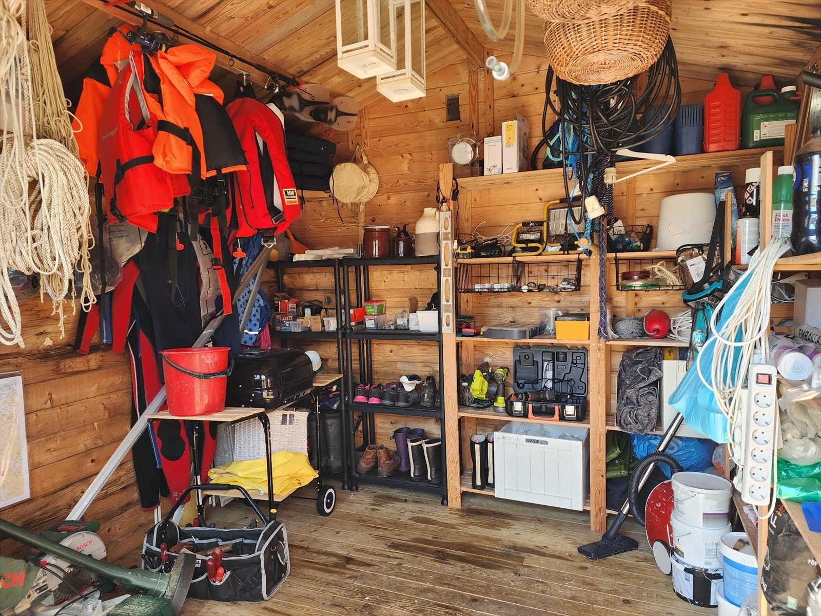 En enkel bod til verktøy og redskaper. Galleribilde