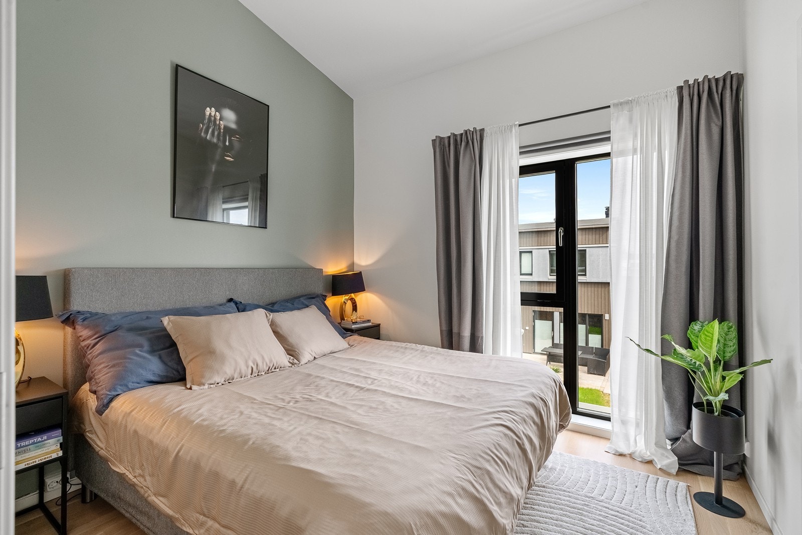 Pent hovedsoverom med god plass til dobbeltseng. Galleribilde