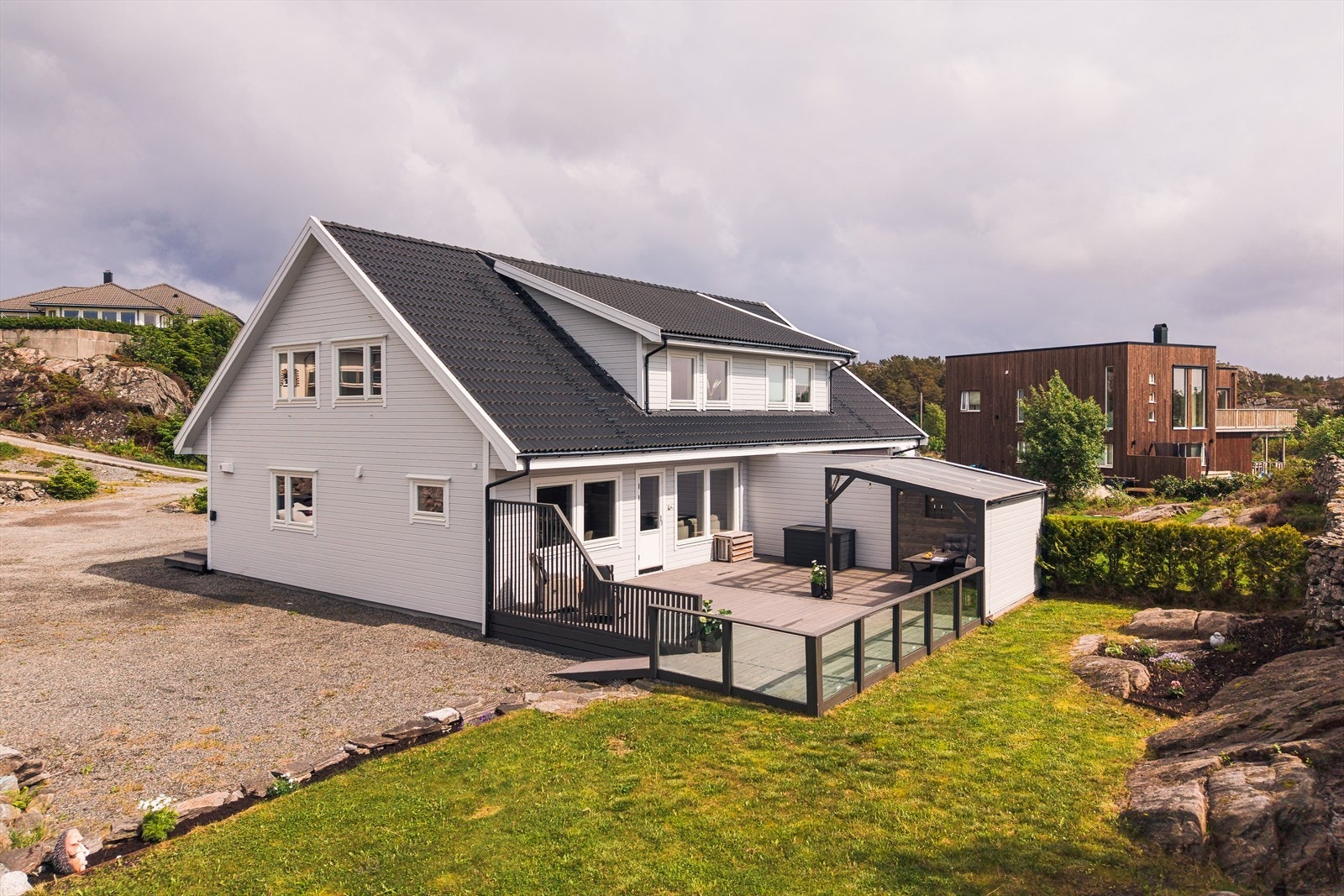 Boligen har en gjennomgående god standard og en stor, nordvestvendt terrasse på over 62 m². Galleribilde