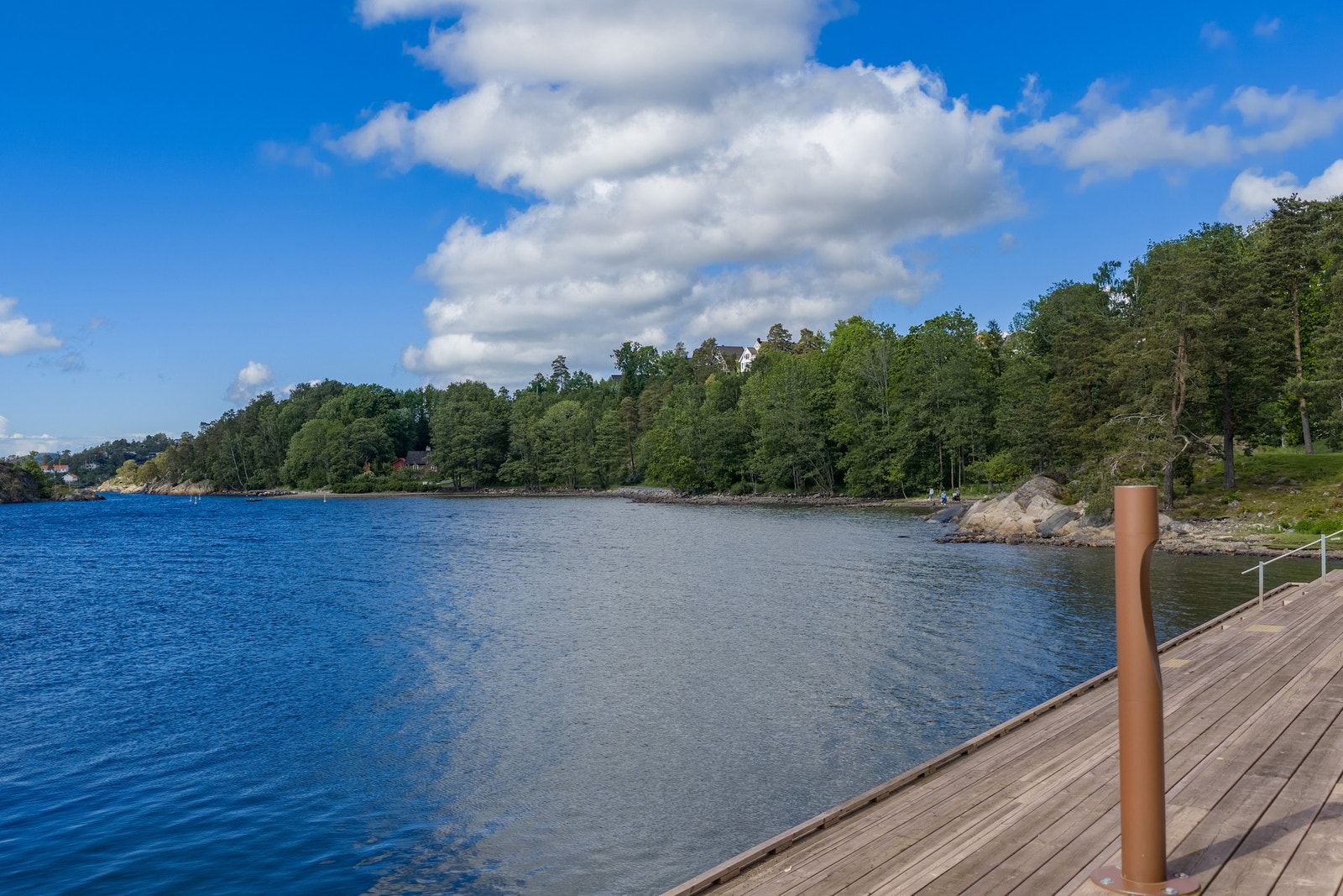 Her bor du i rolige omgivelser mellom Moss og Son, med Kulpestranden, svaberg og kyststi like i nærheten, samtidig som Kambo stasjon ligger ca. 400 meter unna. Galleribilde
