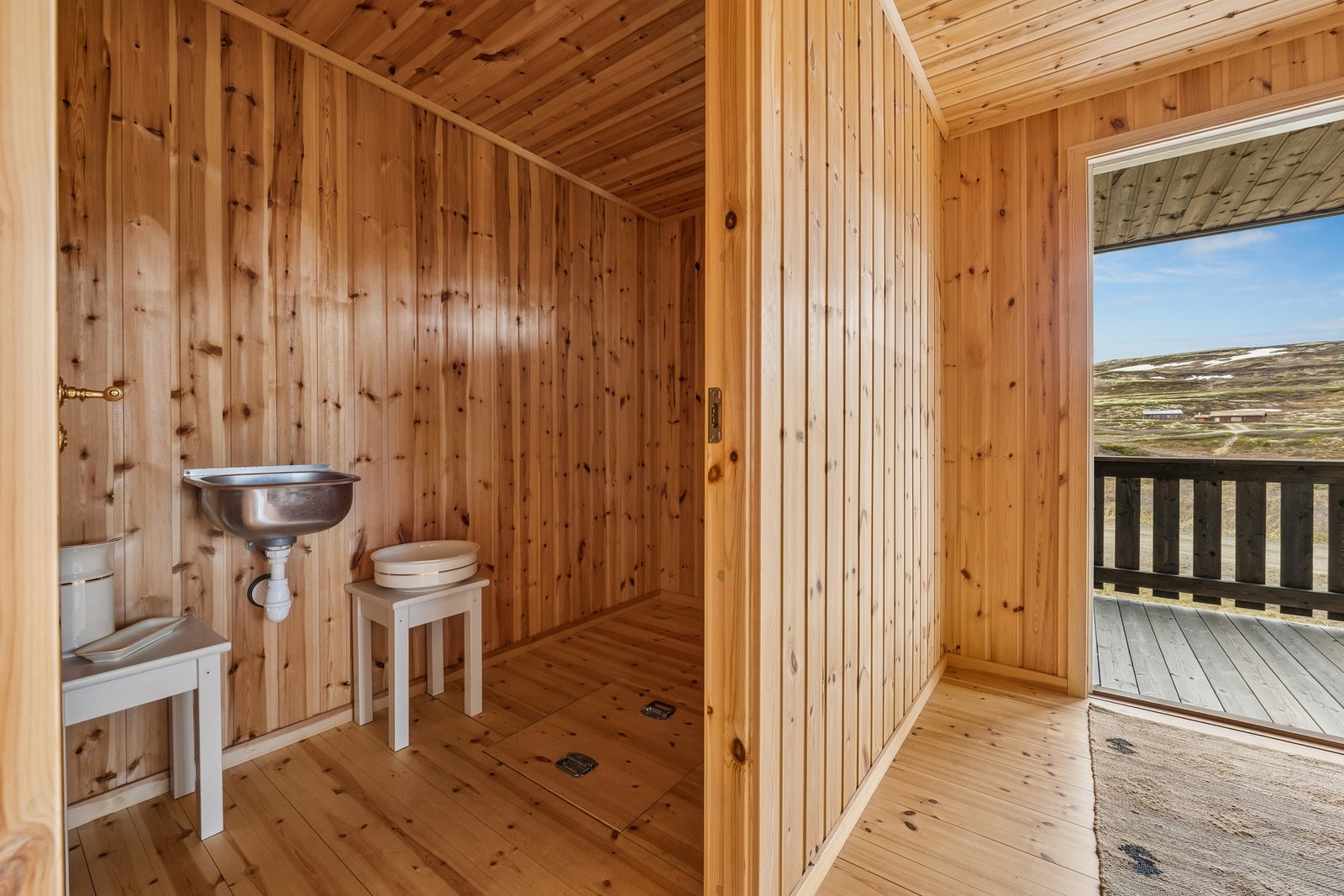 Avløp er etablert i på kjøkken og på vaskerom/hygienerom. Galleribilde