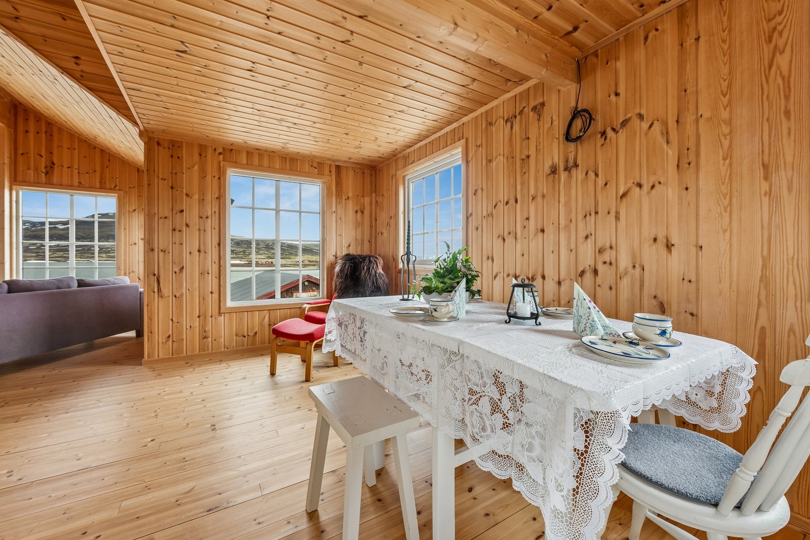 Spiseplass ved kjøkkenet. Galleribilde