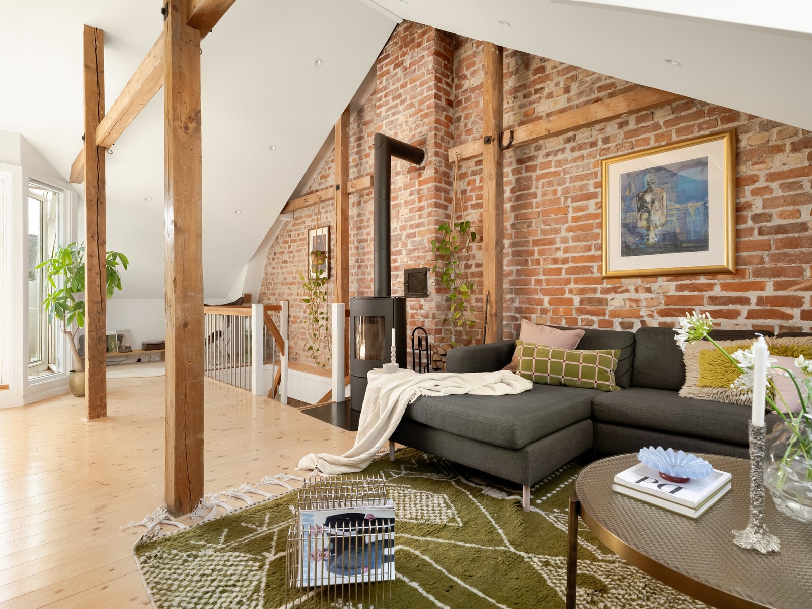 Velkommen til Borger Withs gate 5! En romslig og fin loftsleilighet over to etasjer. Galleribilde