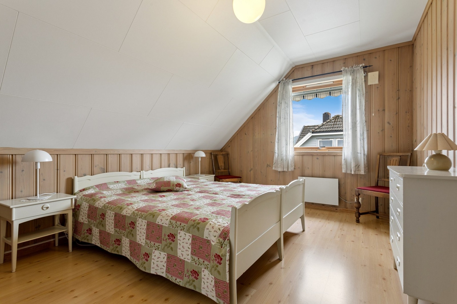 Her oppe finner du boligens 3 soverom. Galleribilde