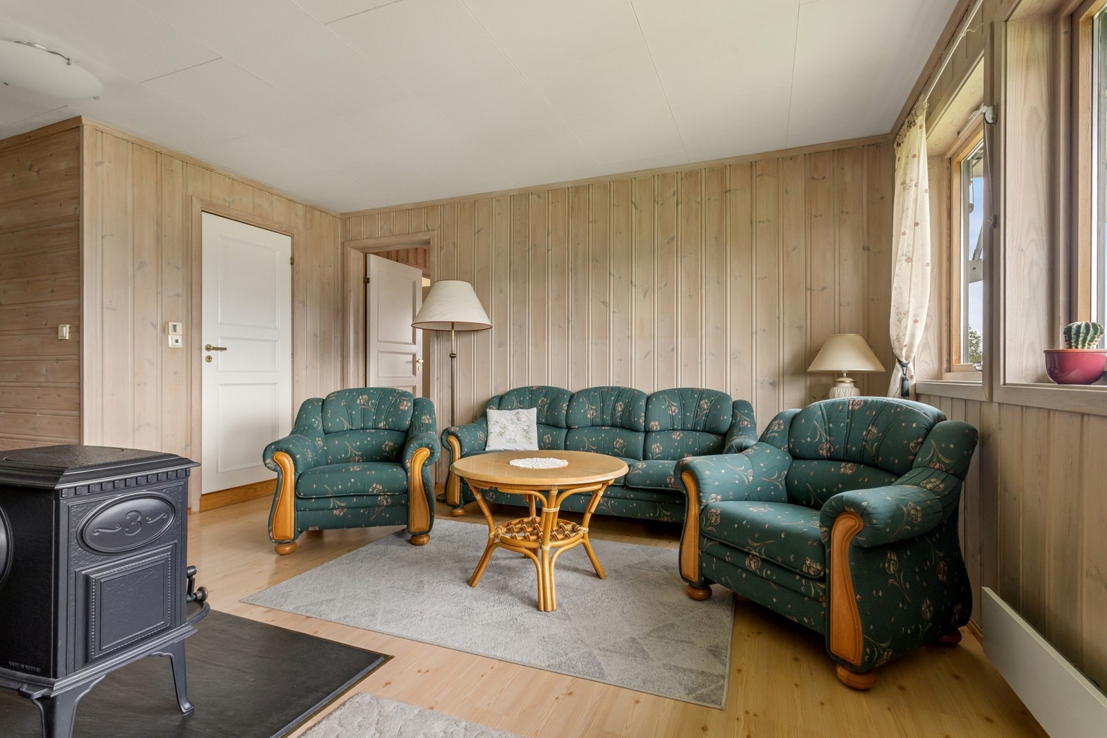 Fin plass til sofagruppe og annet møblement. Galleribilde