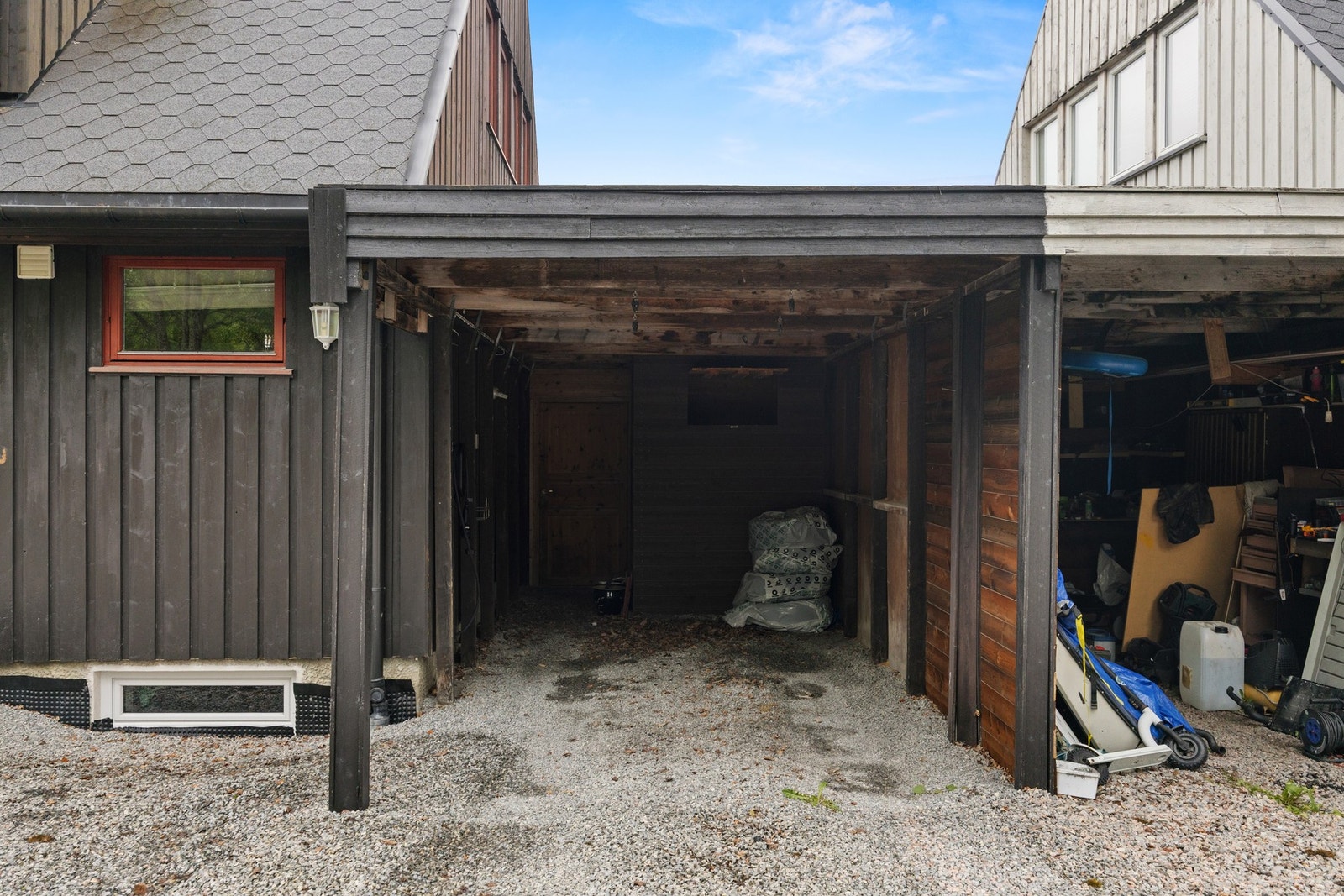 I bakkant av carporten er det bod på 11 kvm. Galleribilde