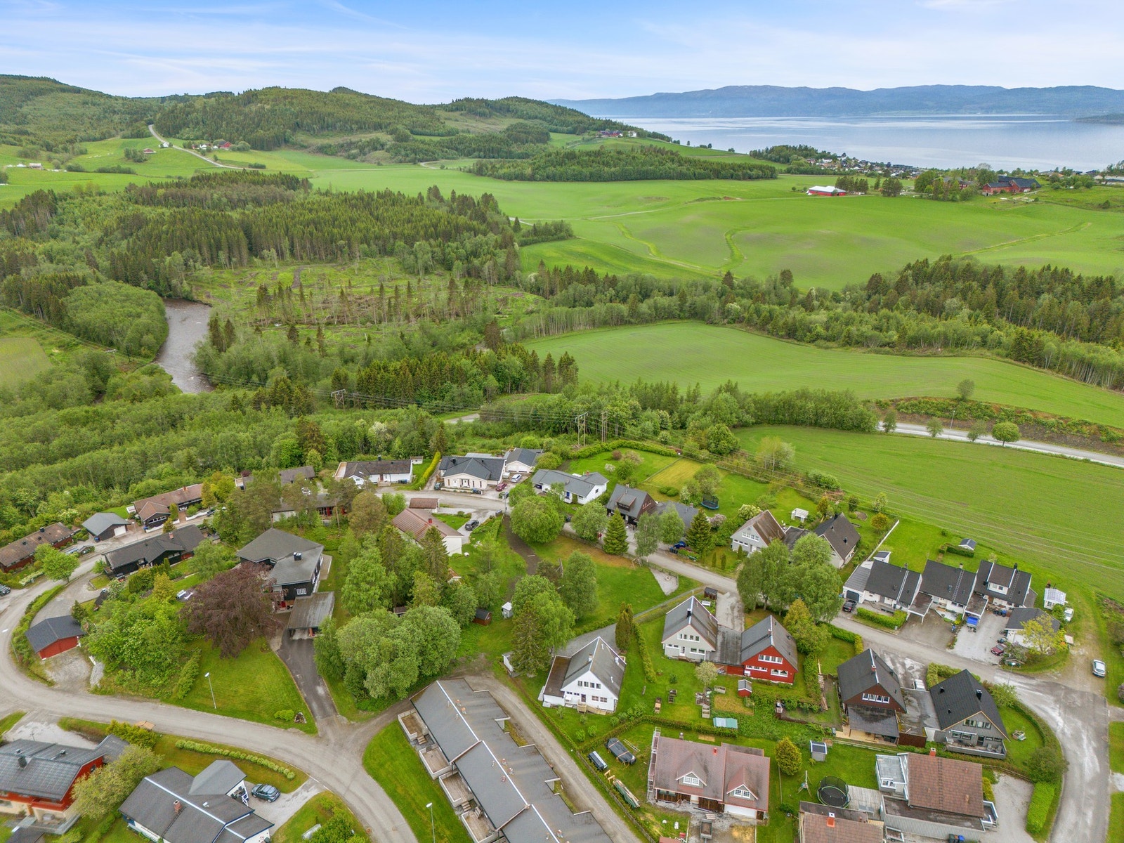 Fra Lerkehaugvegen er det trygg og fin gang- og sykkelveg hele veien til sentrum Galleribilde