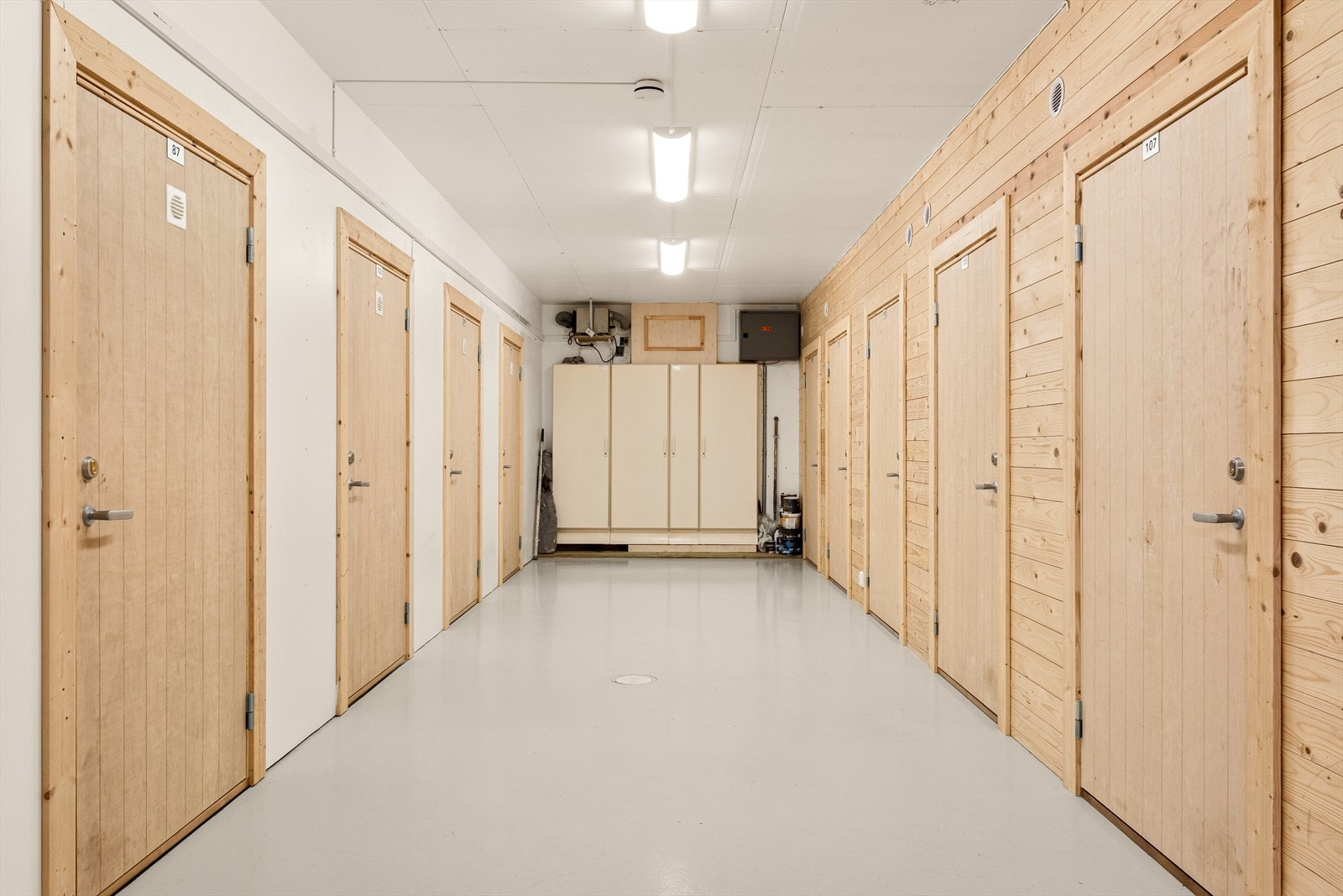 Boligen disponerer ekstern bod med god plass til oppbevaring. Galleribilde