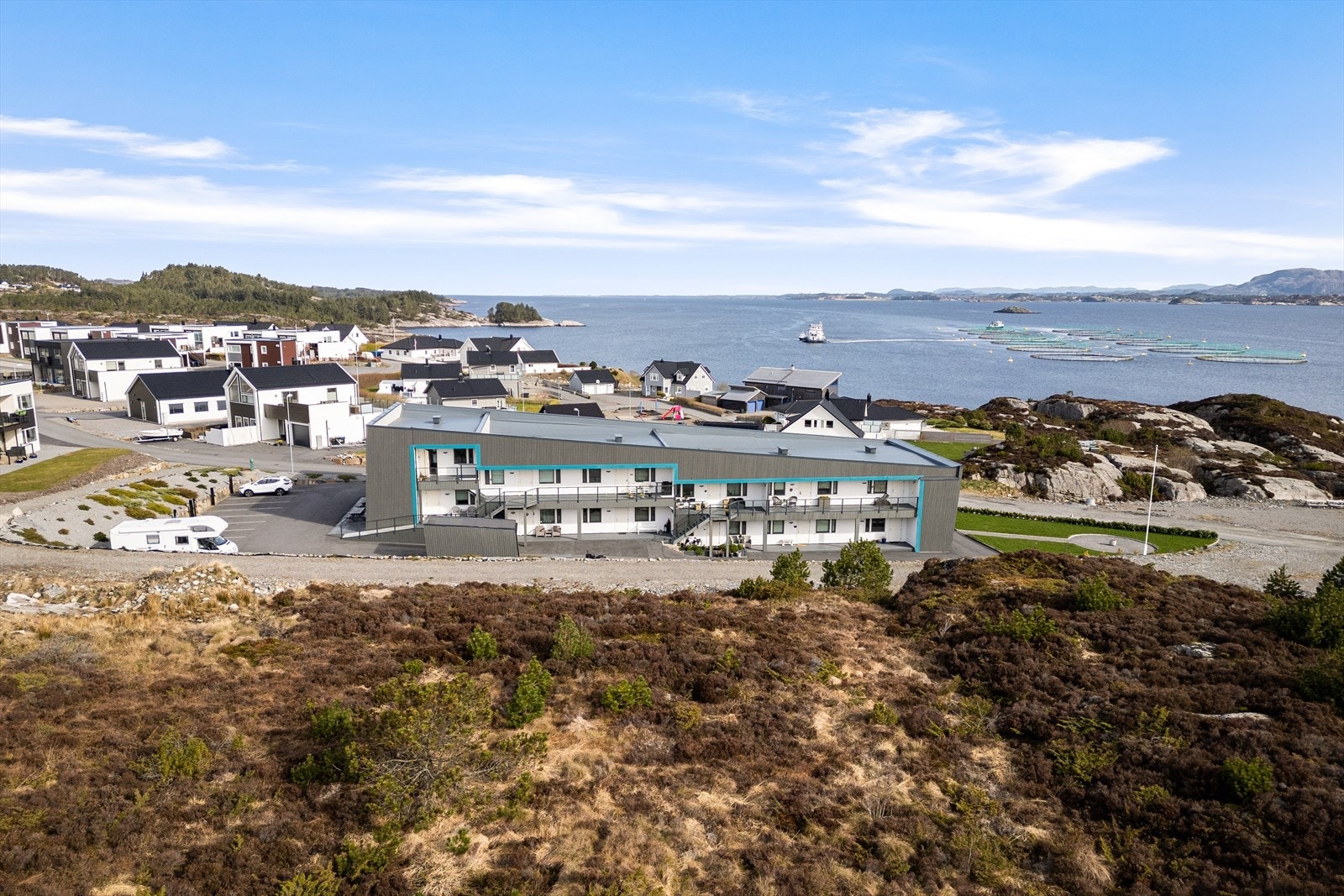 Sameiet har en flott beliggenhet i rolige og naturskjønne omgivelser, med nærhet til sjø og fine turområder. Galleribilde