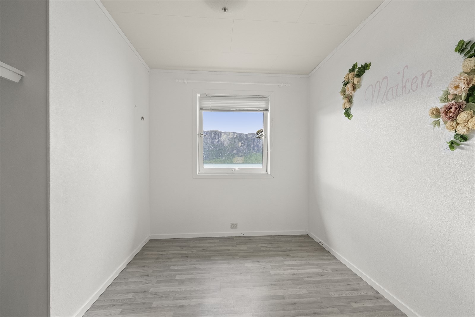Det tredje soverommet i etasjen, med plass til seng og garderobeløysing. Galleribilde