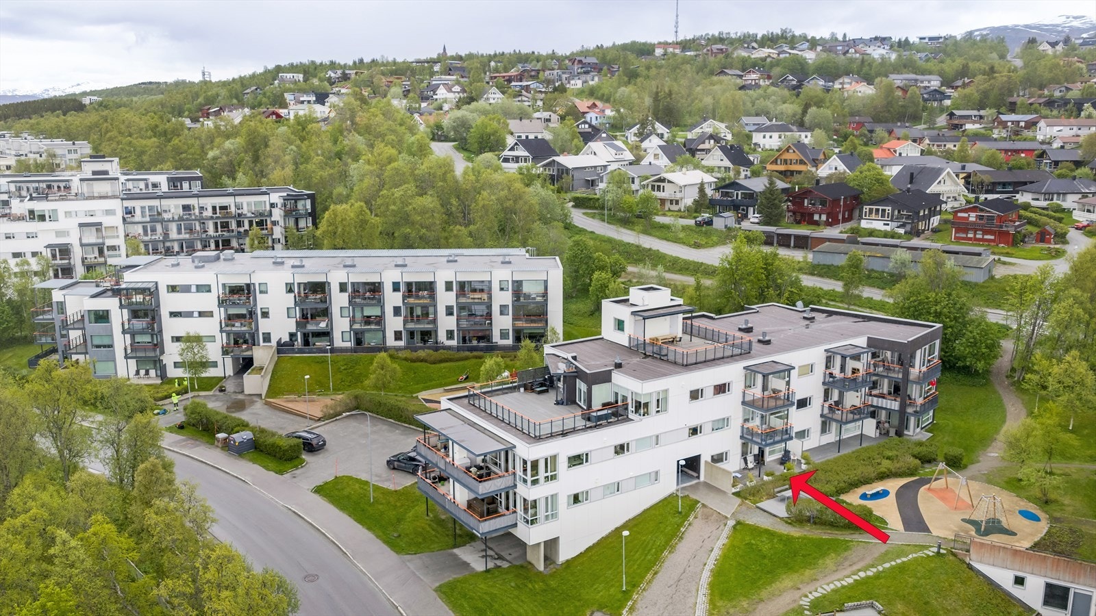 Leiligheten har fin intern beliggenhet i 1. etg. med direkte adkomst til sørvest vendt terrasse Galleribilde