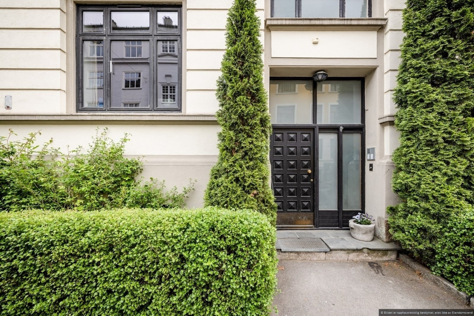 Inngangsparti. Galleribilde