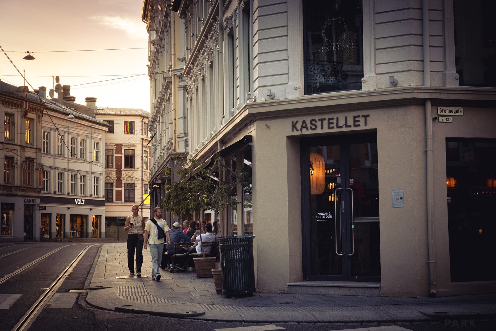 Hegdehaugsveien og Bogstadveien, Oslos mest populære handlegate med et bredt utvalg av kjente merkevarer, nisjebutikker og hyggelige serveringssteder. Galleribilde