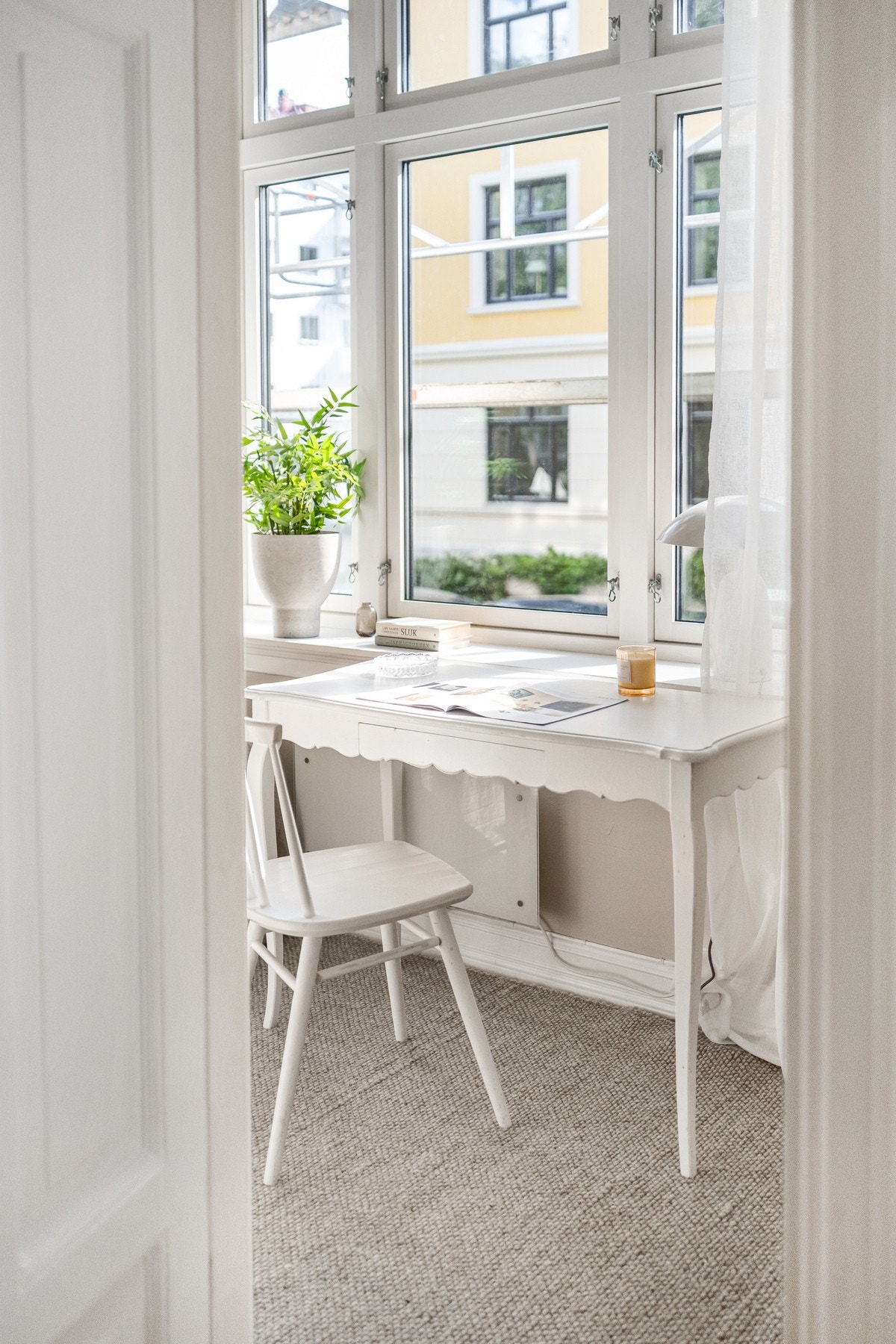 Fra stuen ankommer man et av to soverom. Galleribilde