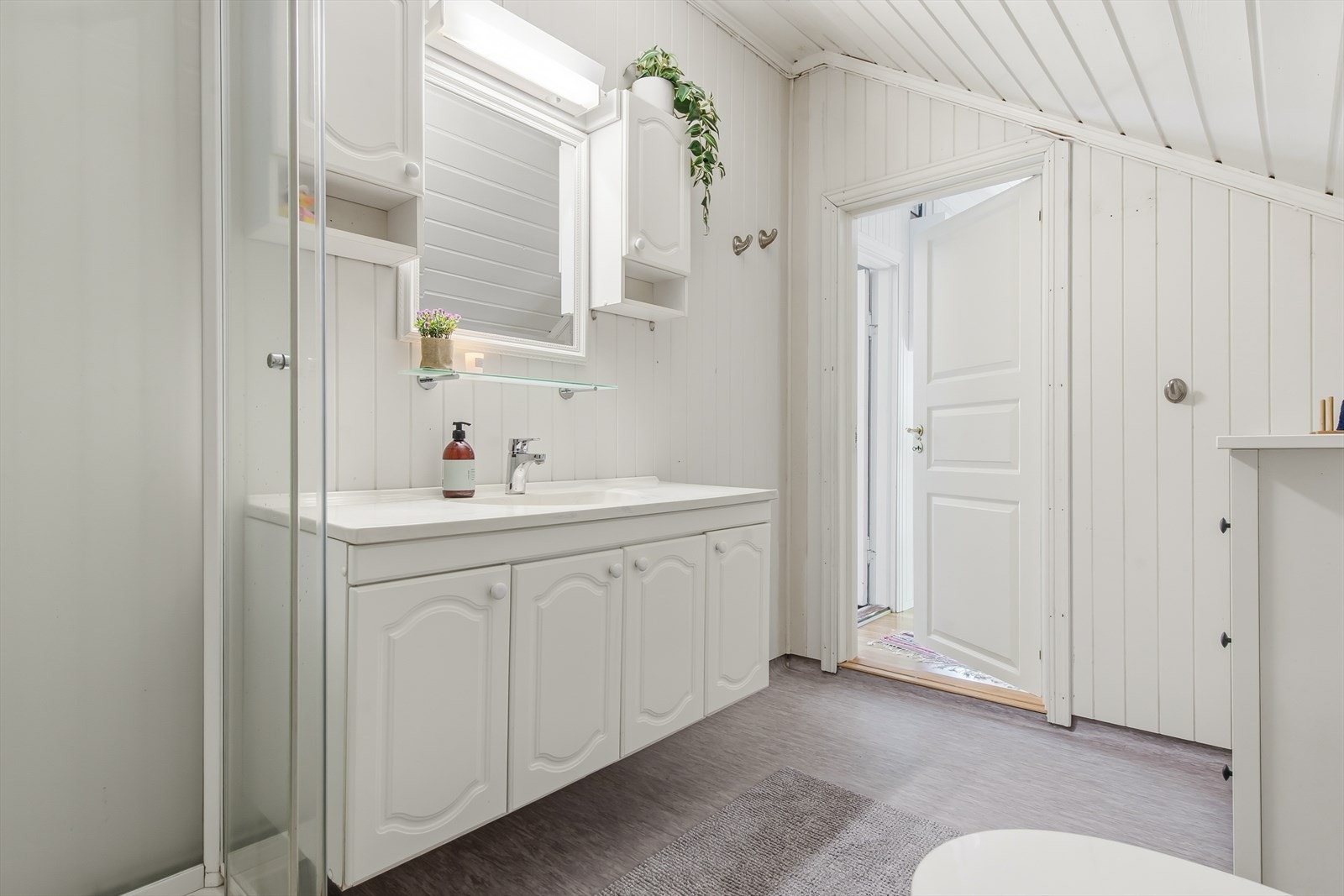 Lyst og innbydende bad. Galleribilde