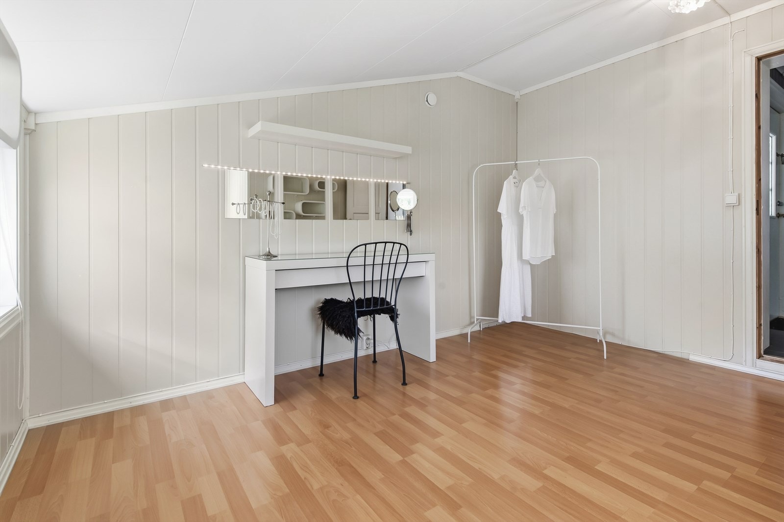God plass for seng og ønsket møblement. Galleribilde