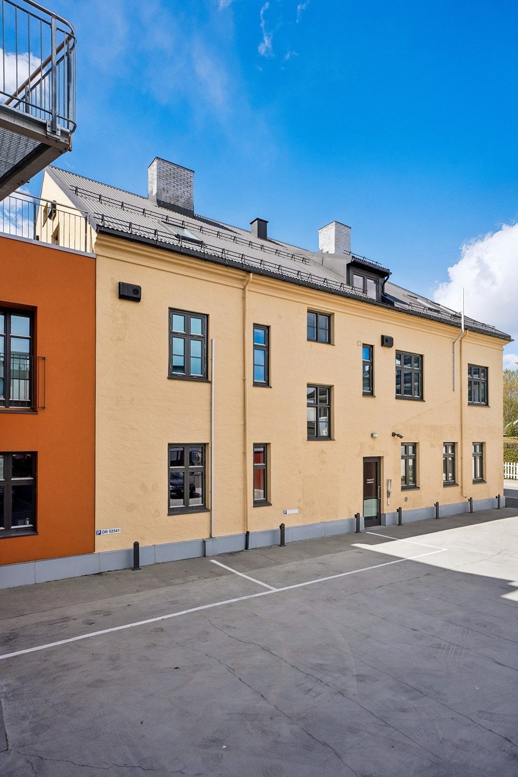 Herfra er det gangavstand til Gjøvik stasjon med gode tog- og bussforbindelser. Galleribilde