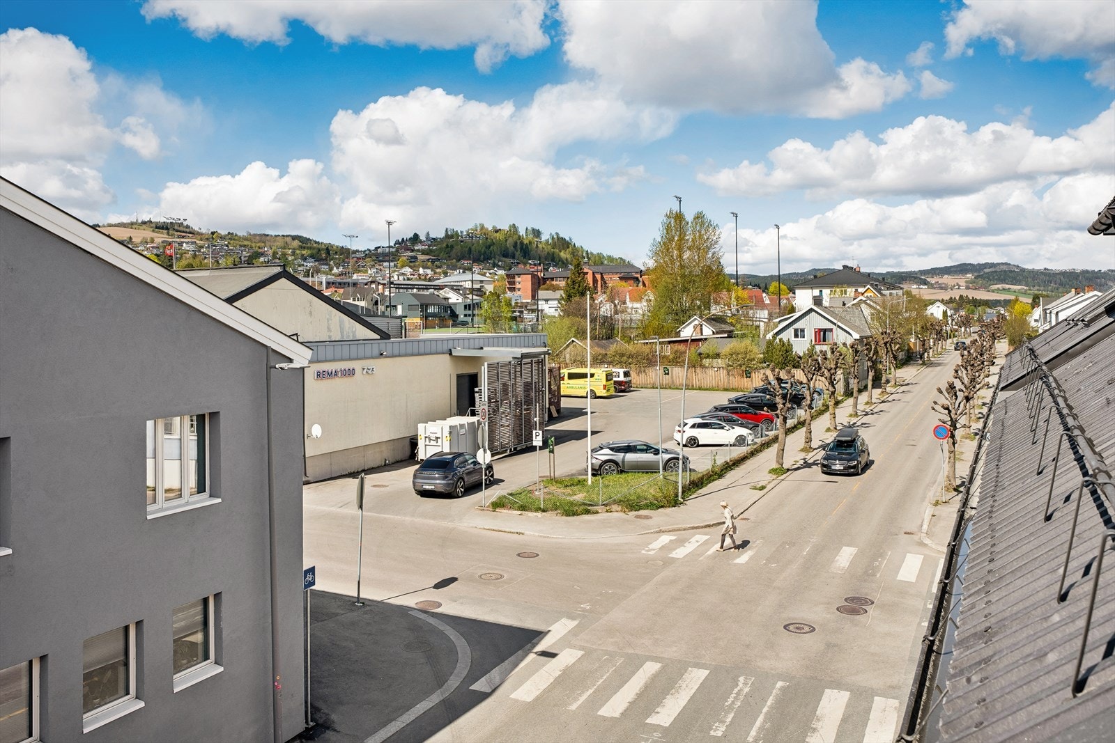 Dagligvarehandelen gjøres enkelt hos Rema 1000, som ligger rett ved. Galleribilde