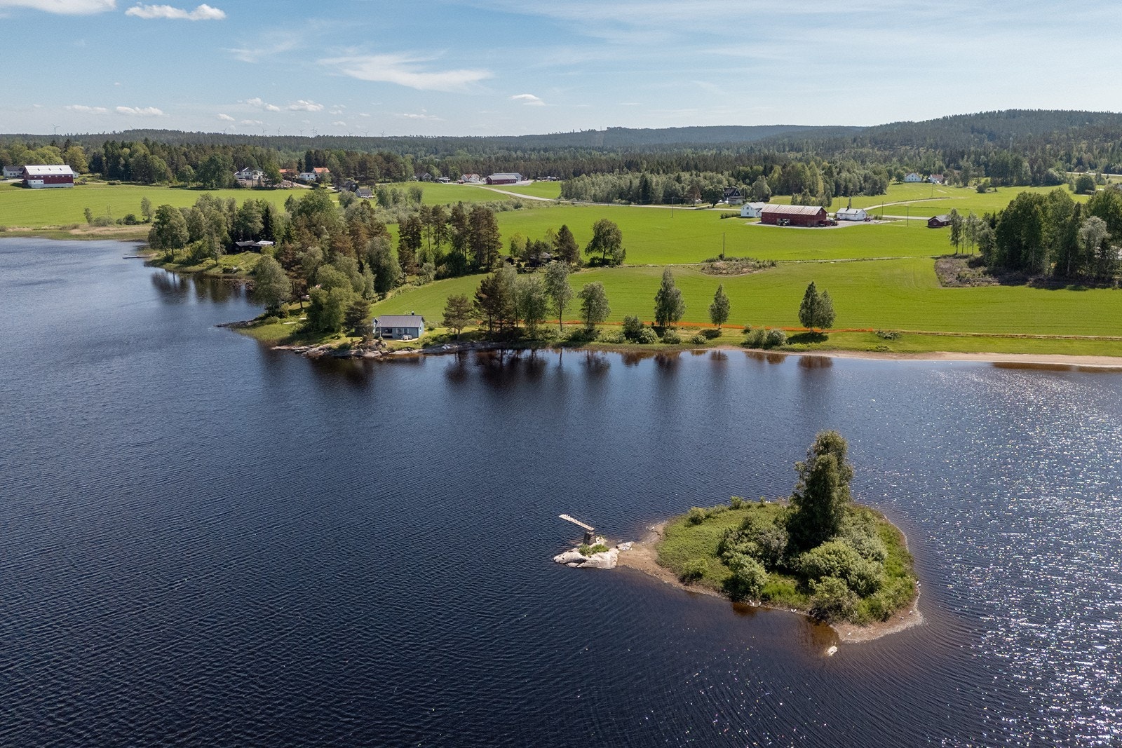 For friluftsinteresserte er Trømborgfjella et yndet sted med turopplevelser, og i tillegg er det gode fiskemuligheter i området. Galleribilde