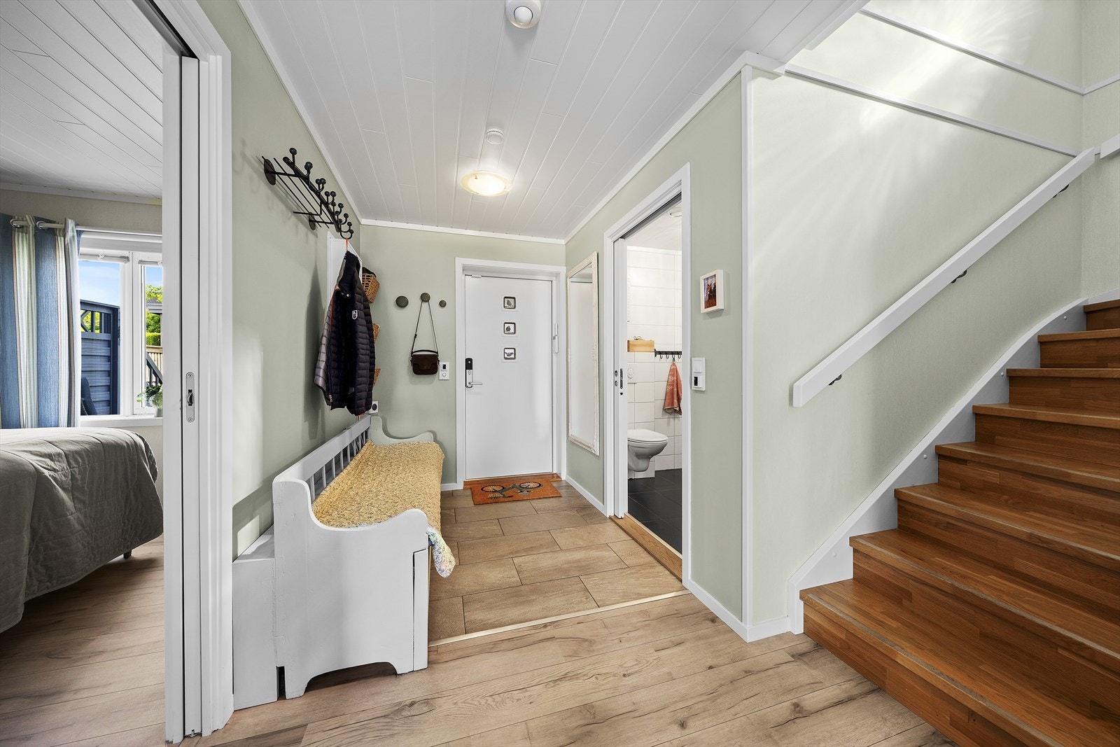 Velkommen inn - gulvvarme i entré og gang! Galleribilde
