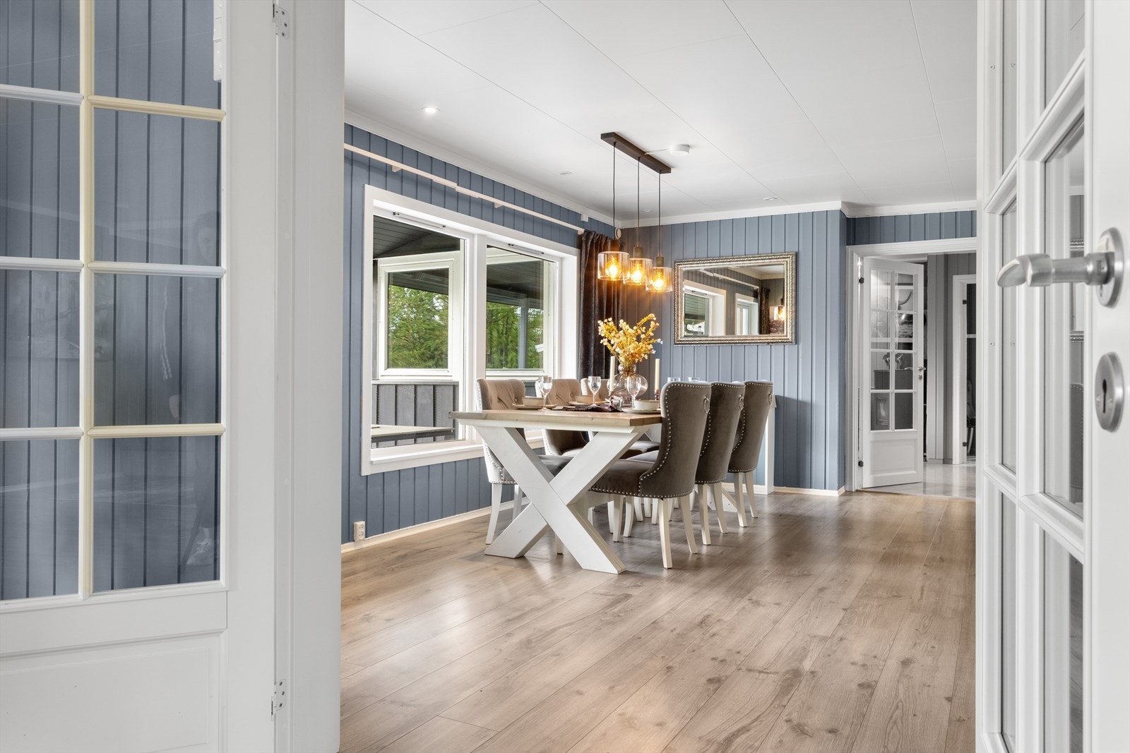 En gjennomgående og harmonisk planløsning skaper en innbydende helhet i boligen. Galleribilde