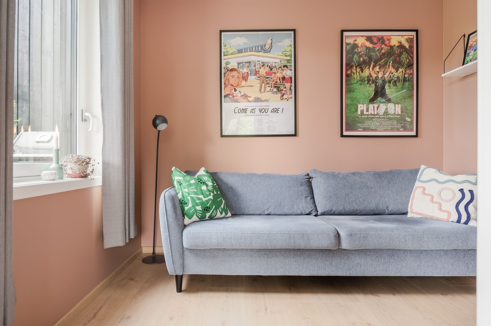 Soverom nummer to er i dag brukt som en ekstra stua og fungerer godt som det, kontor eller barnerom. Galleribilde