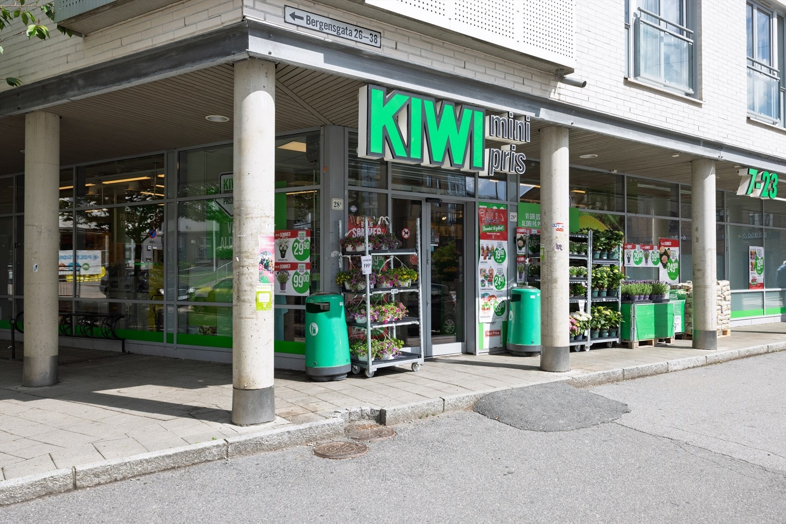 Kiwi Bjølsen ligger på andre siden av gaten Galleribilde