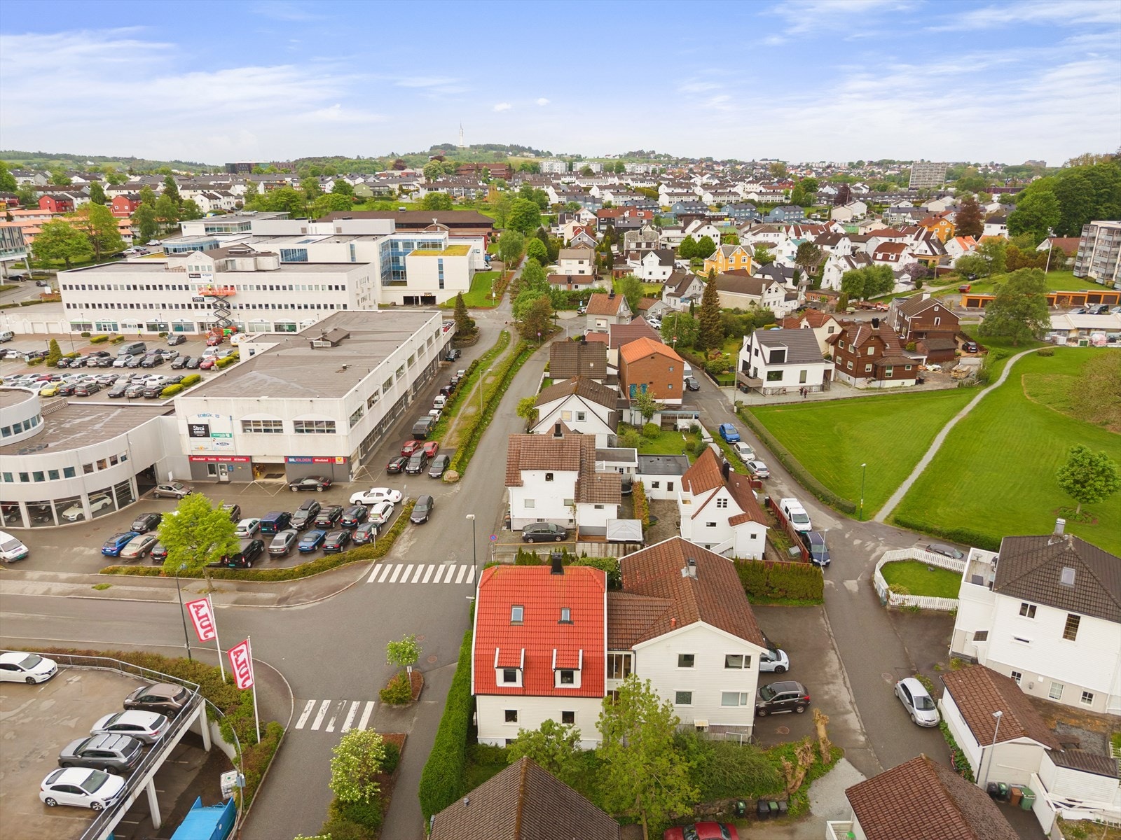 Kollektivtilbudet er svært godt, med busstopp like i nærheten. Galleribilde