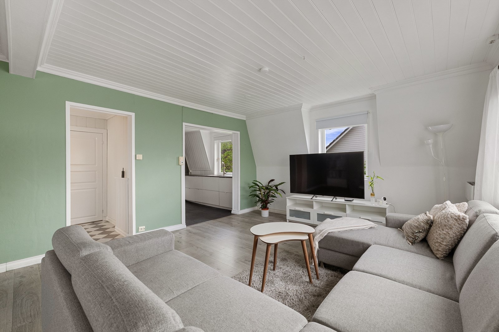 Stuen har en åpen og luftig atmosfære. Galleribilde