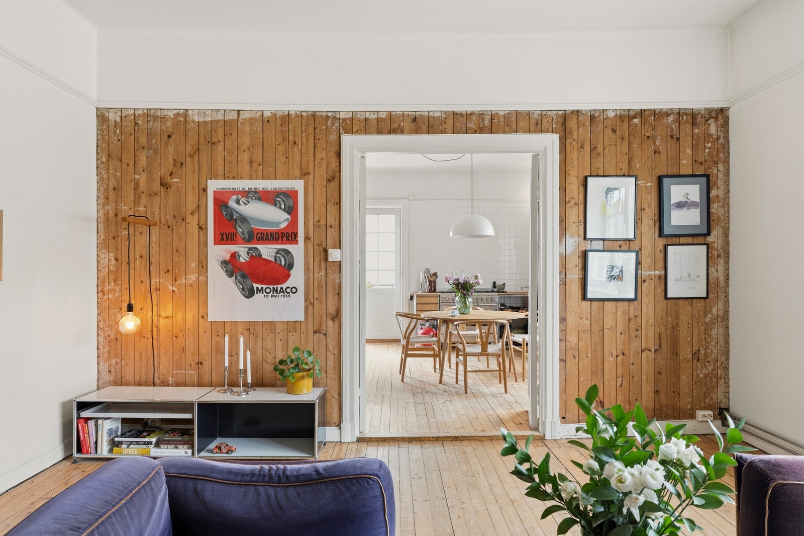 Fra kjøkkenet kommer man til stuen. Galleribilde