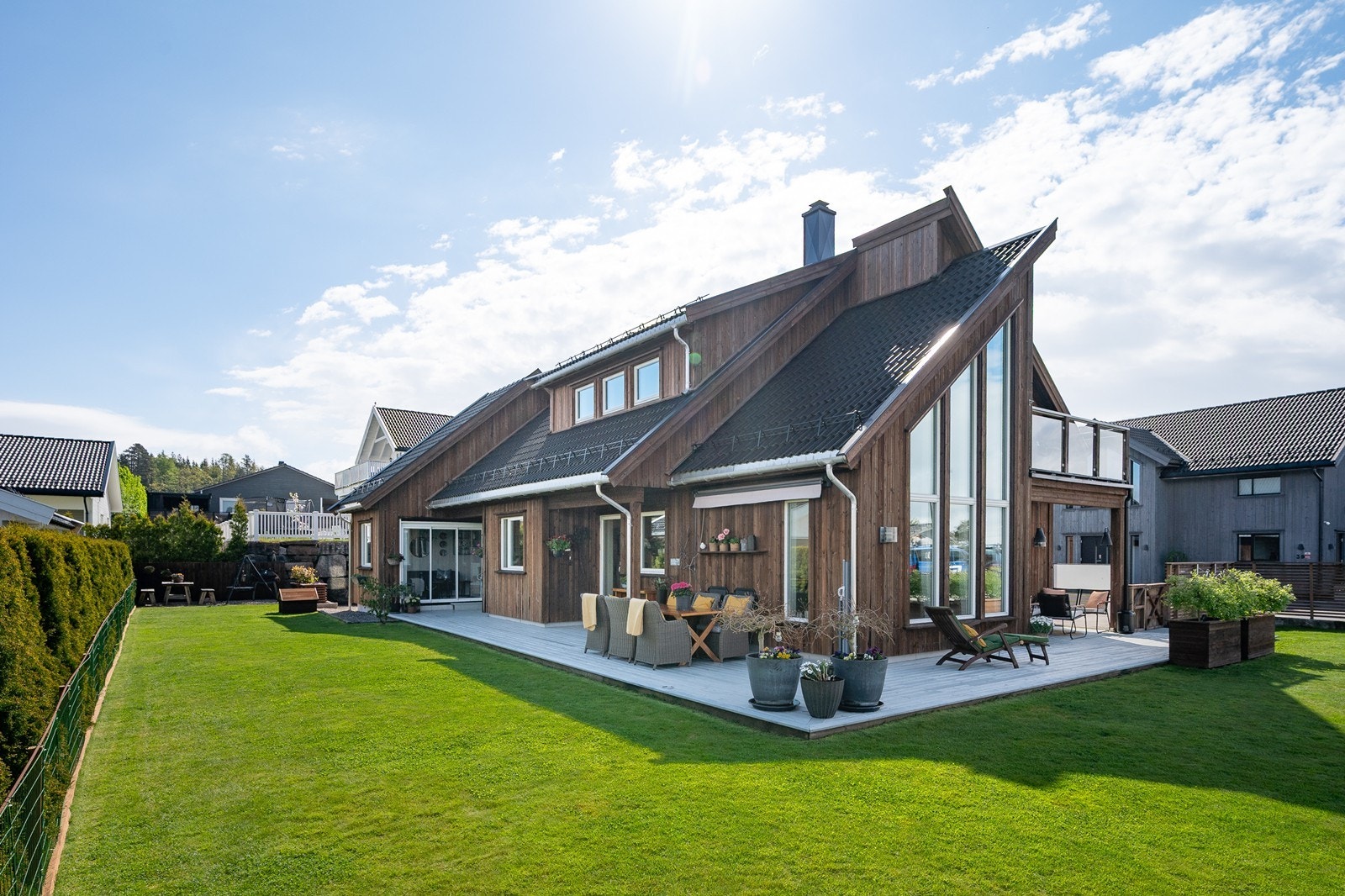 Stort terrasseanlegg for solrike dager Galleribilde