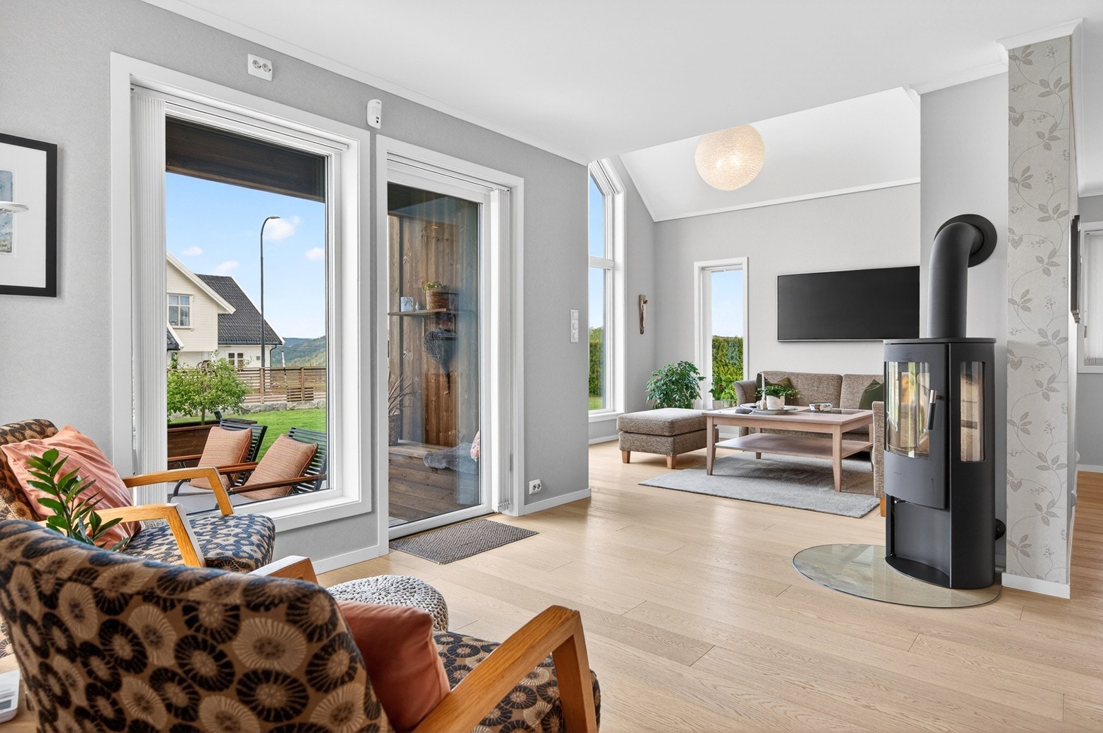 Utgang til terrasse og hage Galleribilde