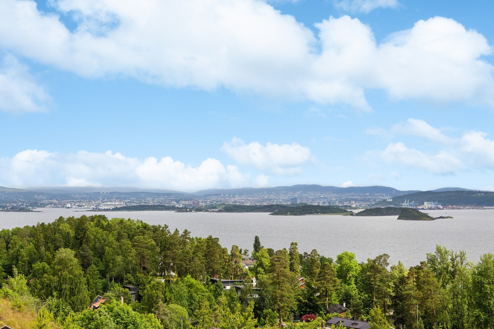 Panoramutsikt fra takterrassen. Galleribilde