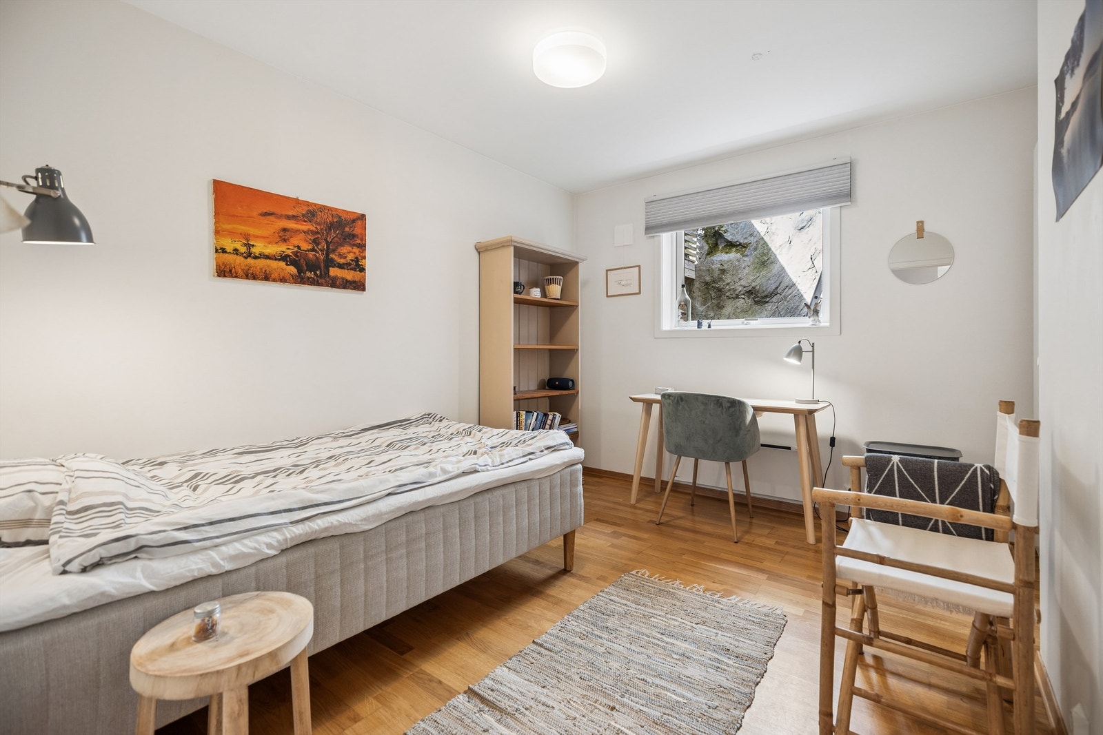 Soverom 2 har en god størrelse og fremstår som et lyst og trivelig rom. Galleribilde