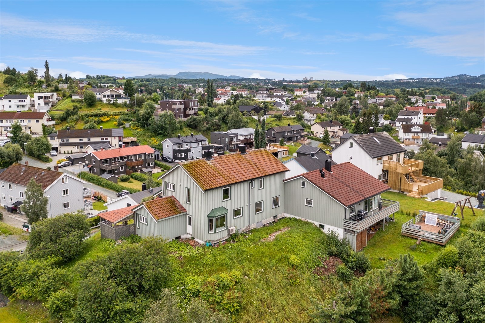 Boligen brukes i dag som en familiebolig hvorav den ene delen av boligen er utleid. Boligen er opprinnelig en hel tomannsbolig. Galleribilde