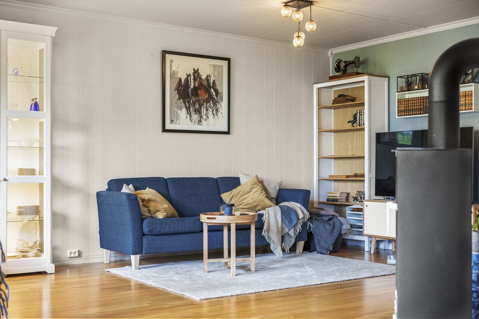 Det er plass til både sofagruppe og spisebord Galleribilde