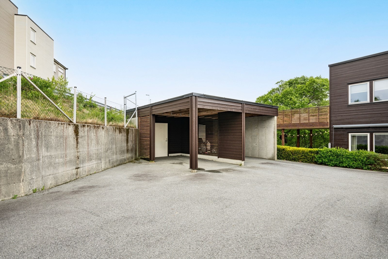 Carport med bod. Galleribilde