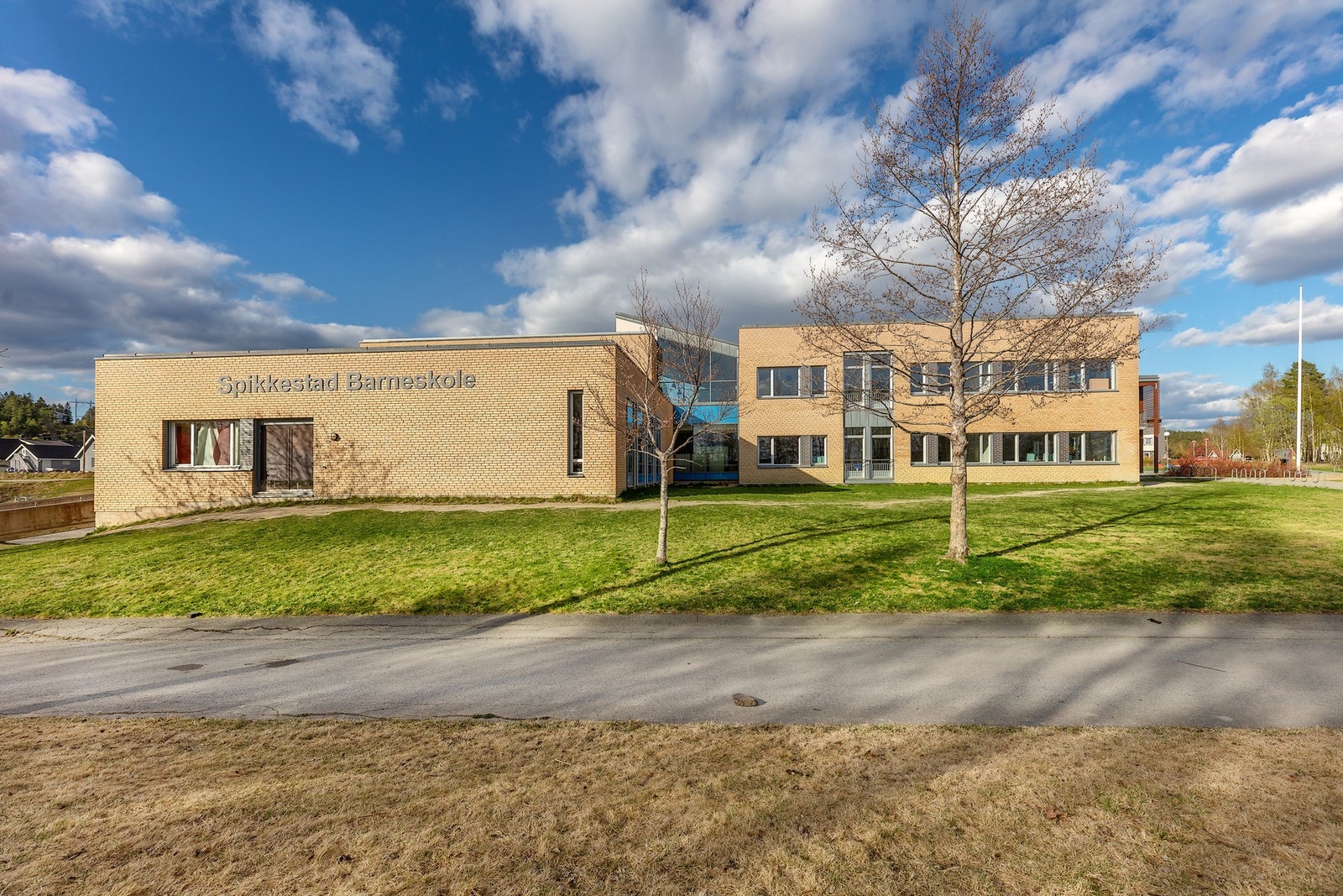 Spikkestad barneskole Galleribilde