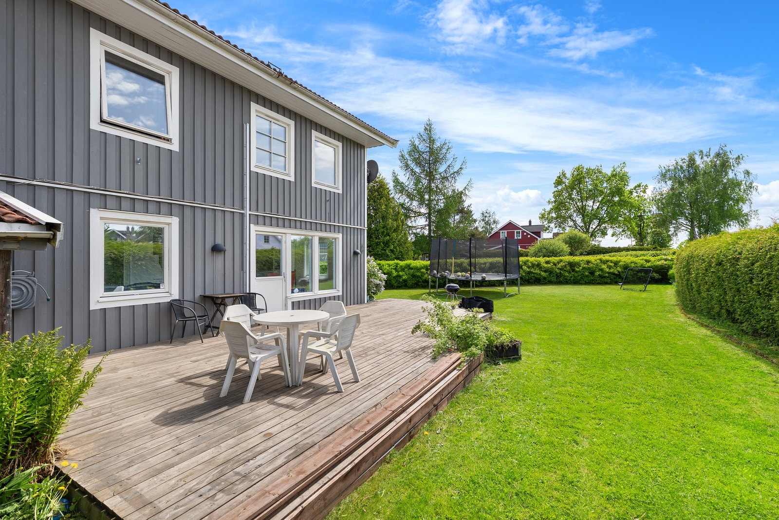 Boligen har gode solforhold med sol hele dagen. Galleribilde
