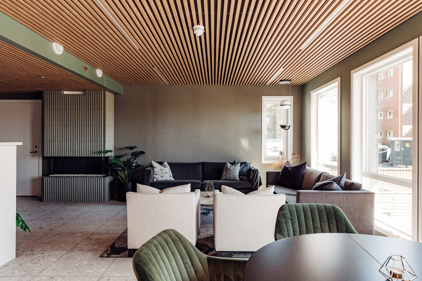 Dette omfatter b.la lounge og selskapslokale med plass til mange gjester. Selskapslokalet har både kjøkken og toalett. Galleribilde