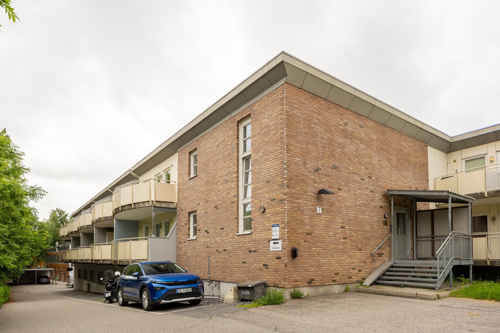 Det er nærhet til skoler, barnehager, offentlig kommunikasjon, samt et rikt utvalg av fasiliteter og servicetilbud. Galleribilde