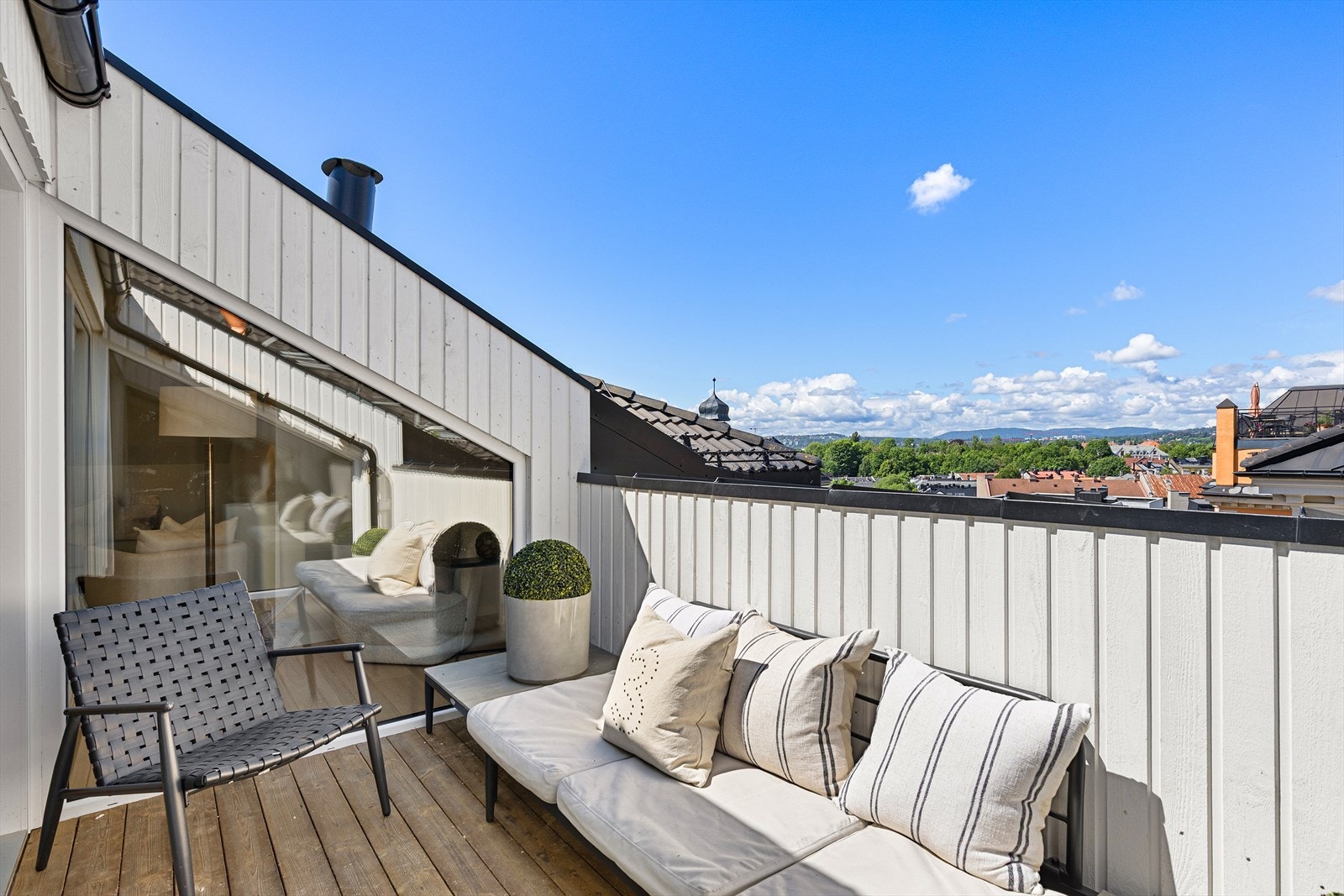 Lekker nyoppført loftsleilighet m/heis og utsikt. Rehabilitert bygård. Supersentralt øverst på Bolteløkka v/Valleløkken! Galleribilde