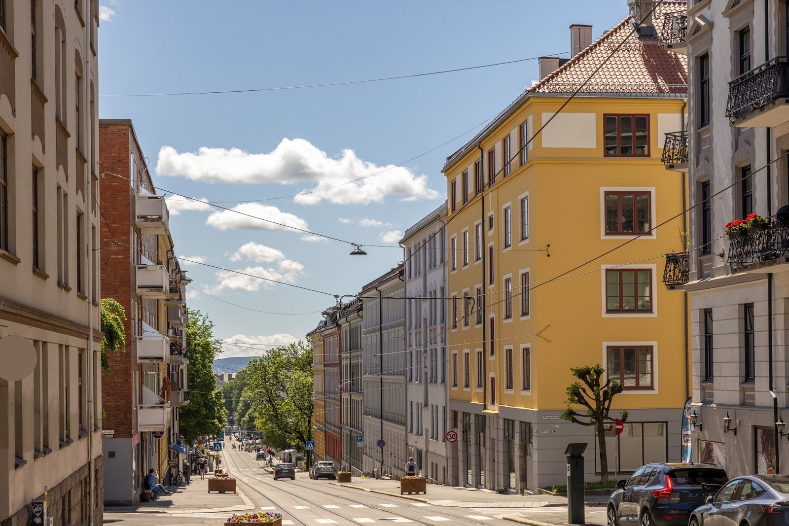 Det er enkelt å ta trikken nedover til resten av byen Galleribilde