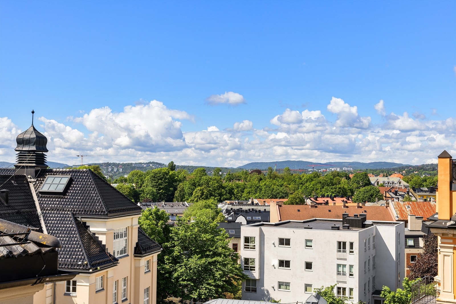 Herlig sol-og utsiktsforhold på takterrassen vendt mot vest/nordvest med sol sommerstid ca. kl. 12-21 Galleribilde
